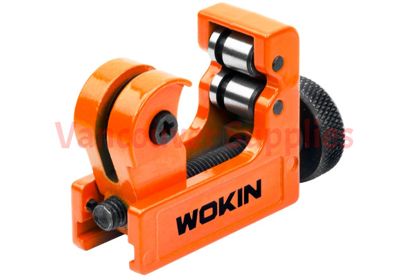 Pipe cutter shop for tight spots
